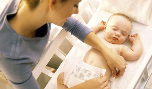 bí quyết chăm con, chăm con, thay tã, cho con bú, trông trẻ, cho trẻ ăn